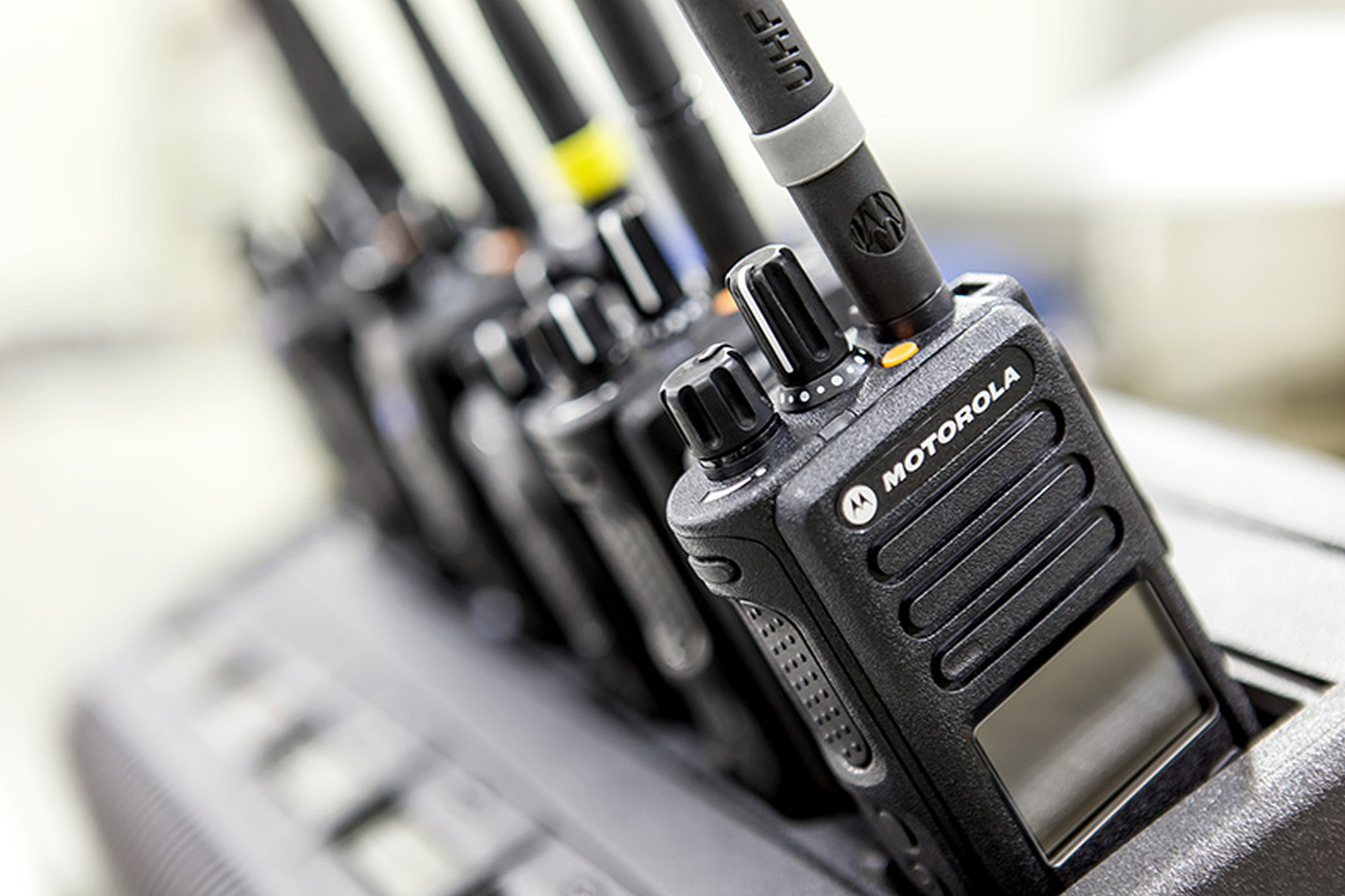 GRUPO KUNTURY PERU | RADIOS MOTORLA